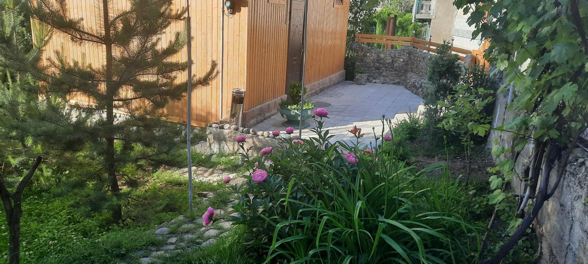 Family Hotel Dilijan Eksteriør billede