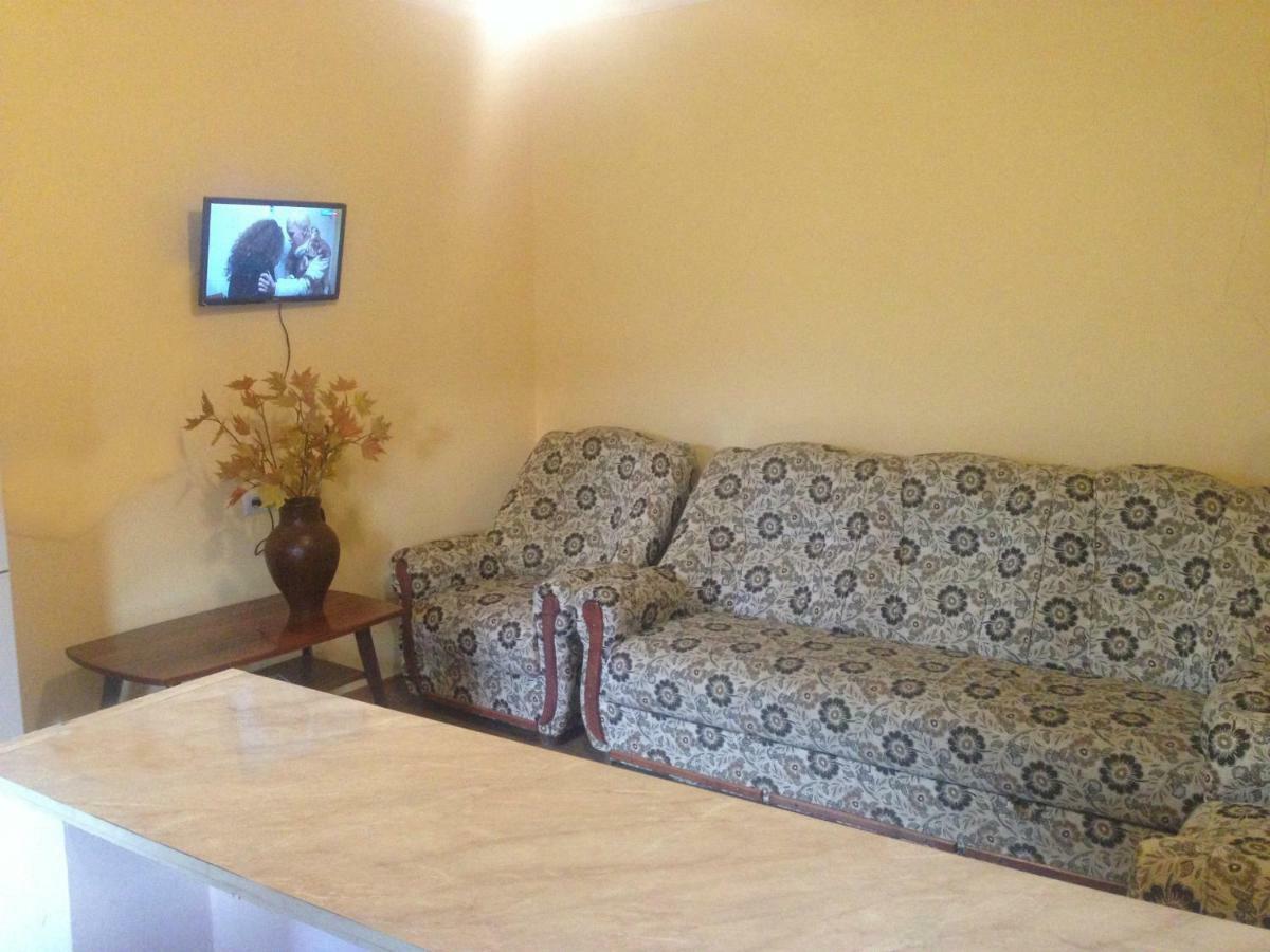 Family Hotel Dilijan Eksteriør billede